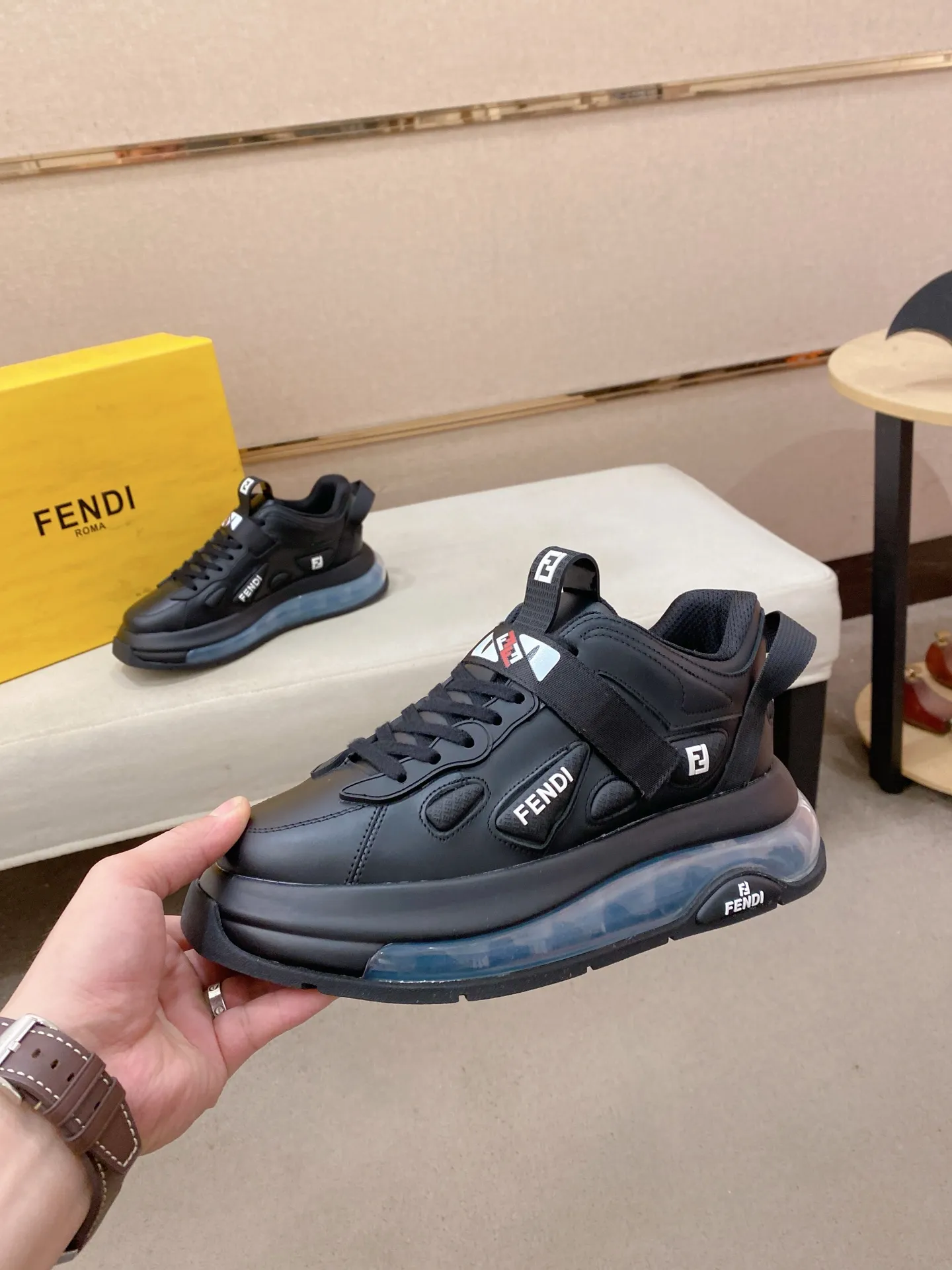 Men's shoes 💰 640💰 FENDI new model (Fendi) official website 1:1 copy 👊🏻Upper 🇮🇹Imported cowhide 🇩🇪Inside imported breathable mesh lining. The original outsole is molded to reflect the identity of every man, and the upper foot is elegant and stable🚶🏻🚶🏻The high-end custom counter original replica📯The shoe last remains unchanged regardless of wind and rain, and can withstand the verification of time🔍️,🔵 Size: 39-45. Can be customized 38-46 non-refundable and non-exchangeable!